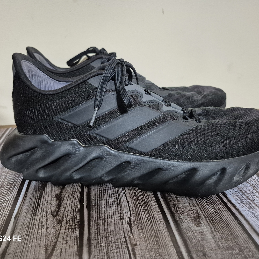 Adidas Switch Fwd Men's Size 12 US ID1779 Core Triple Black Carbon AthleticShoes